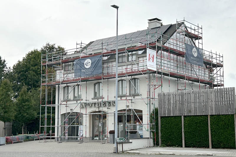 Gevelrenovatie van apotheek in Wortegem