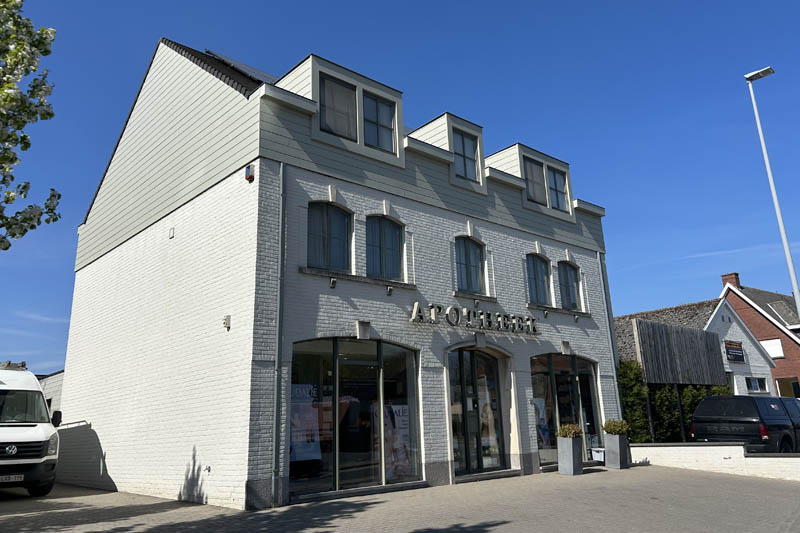 Gevelrenovatie van apotheek in Wortegem