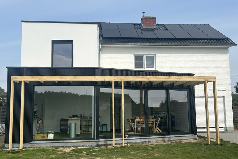 Gevelbekleding en woninguitbreiding in Oudenaarde