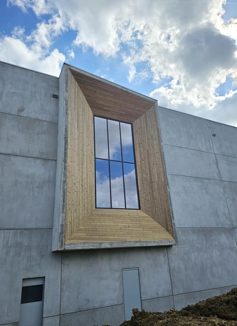 Gevelbekleding voor utiliteitsbouw in Suarlée