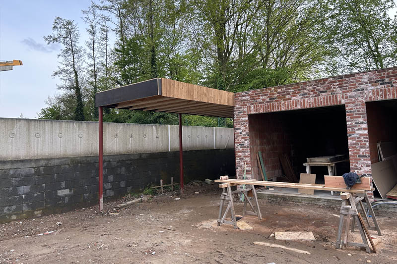 Luifel te Kruisem met Thermowood gevelbekleding