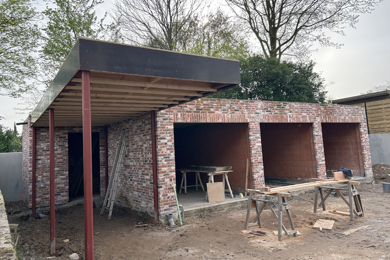 Luifel te Kruisem met Thermowood gevelbekleding