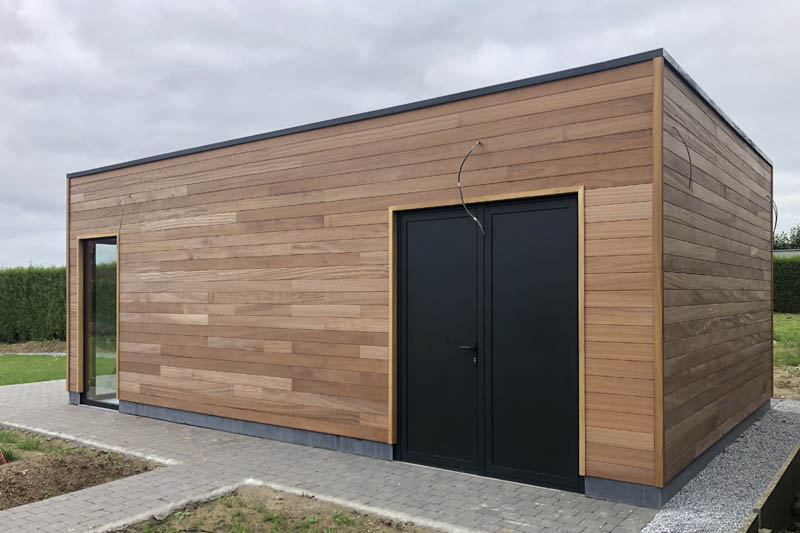 Tuingebouw in Ooike met Iroko gevelbekleding