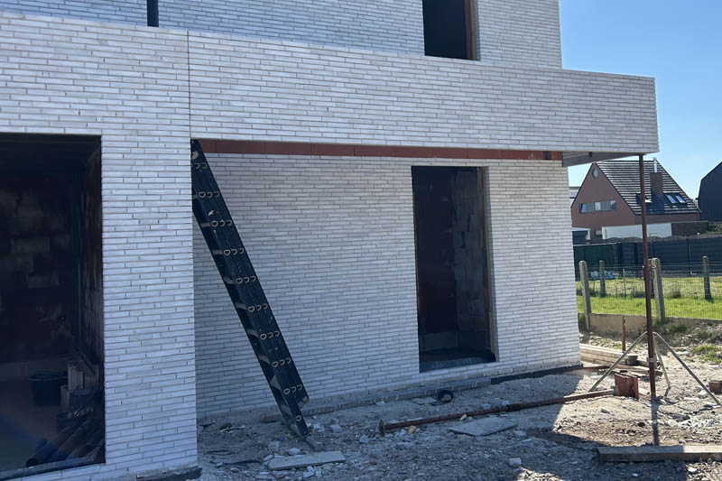 Luifel met houten roostering in Appelterre